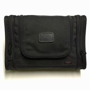 TUMI TRAVEL/TOILETRY BAG - BRAND NEW!!